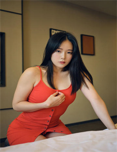揉美女的胸和屁股动态图片